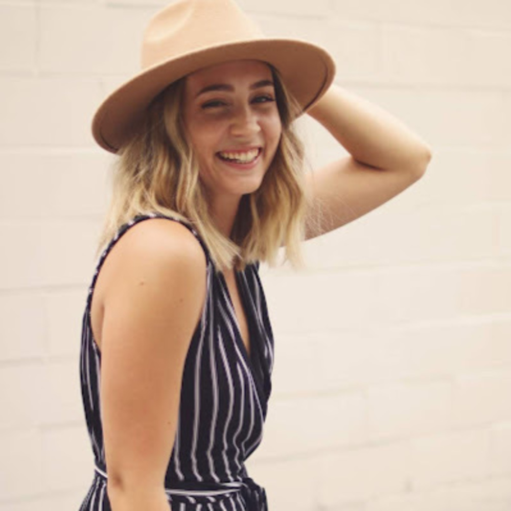 Meet your Posher, Laura